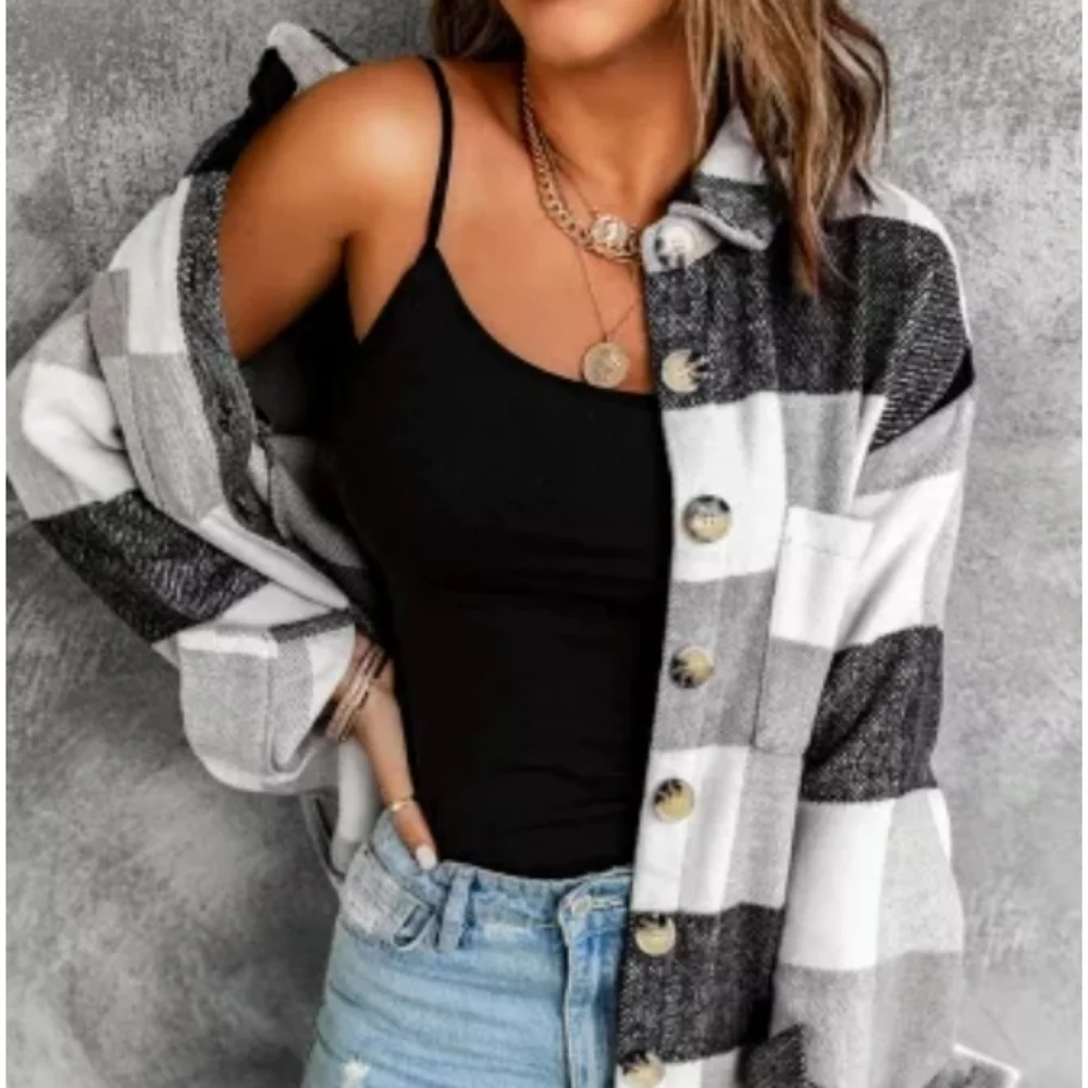 New boutique plaid shacket - Picture 2 of 8